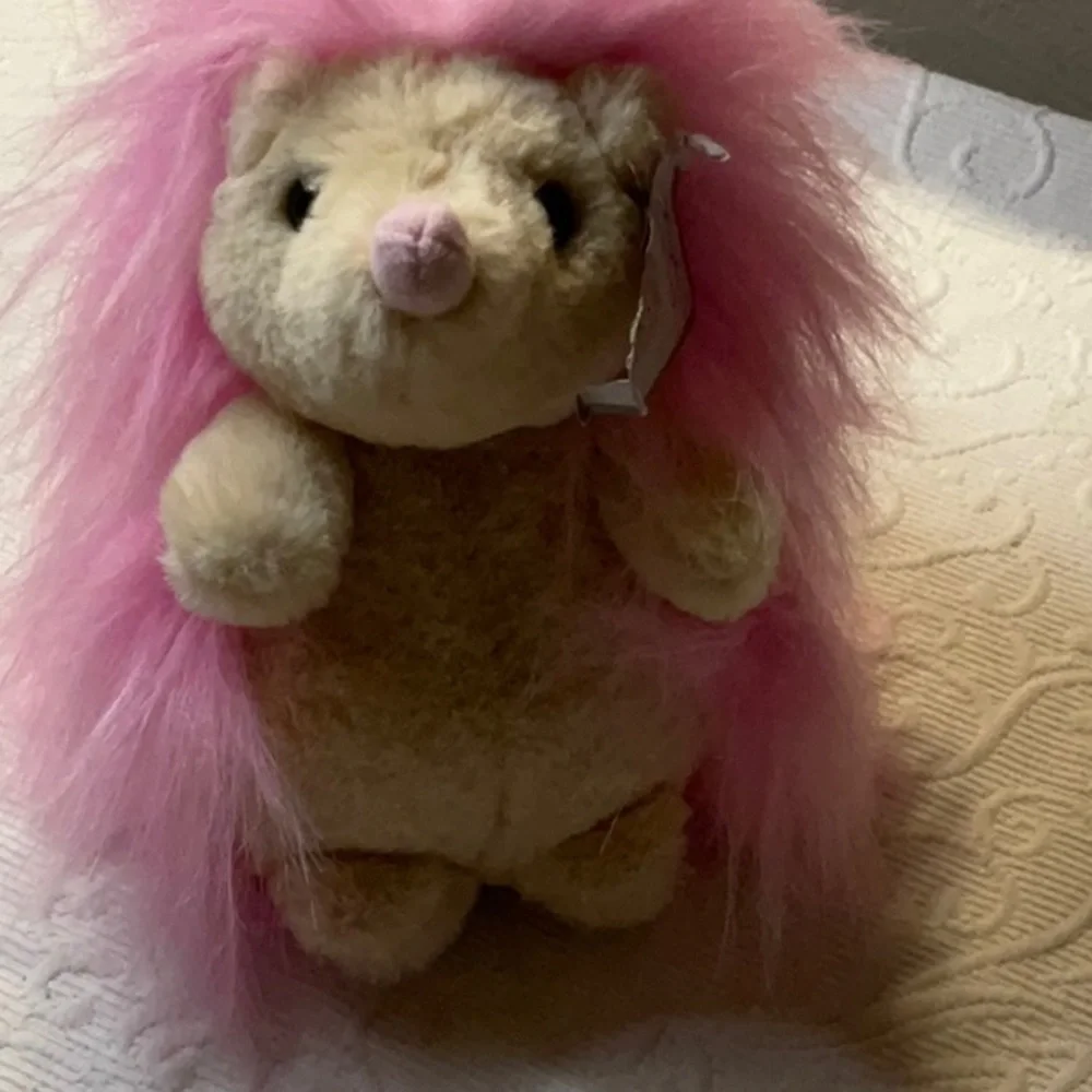 Layla the Hedgehog Plush Toy with Pink Hair 9/2022